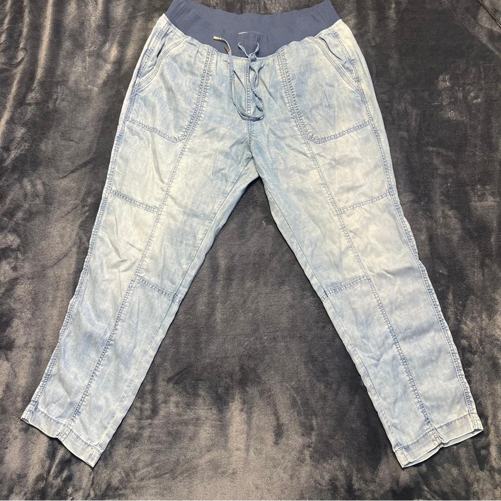 White House Black Market "The Tapered Ankle" Chambray  Women's Pants - Size 12.